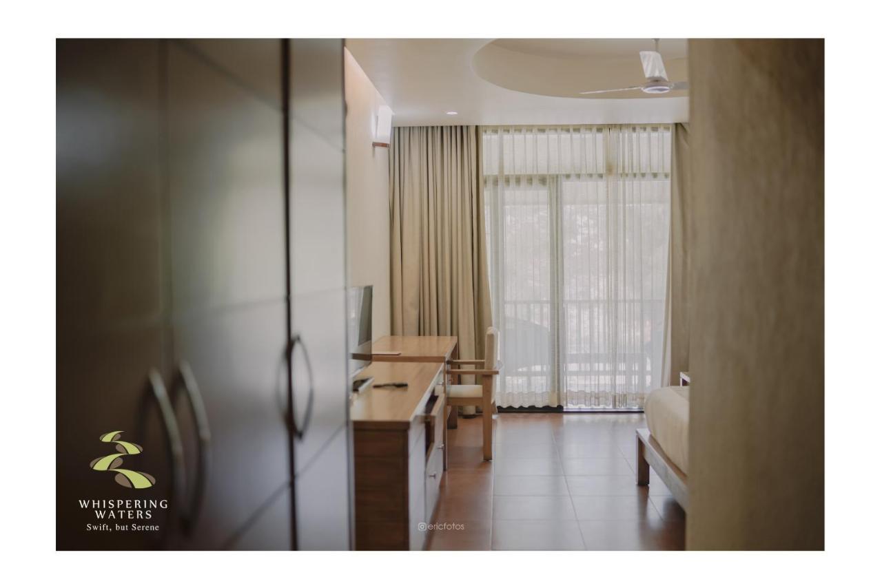 Whispering Waters Hotel Malayattur ภายนอก รูปภาพ