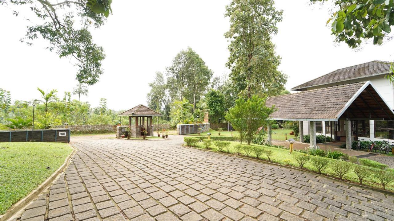 Whispering Waters Hotel Malayattur ภายนอก รูปภาพ