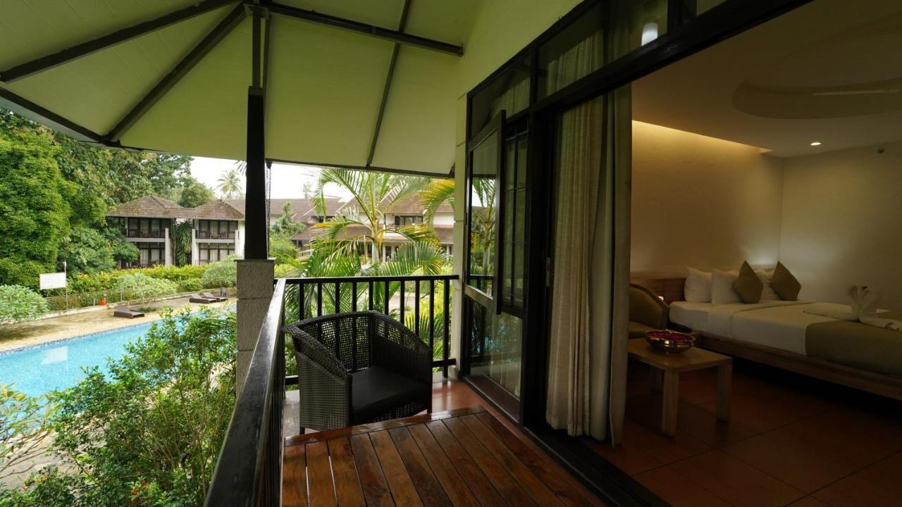 Whispering Waters Hotel Malayattur ภายนอก รูปภาพ