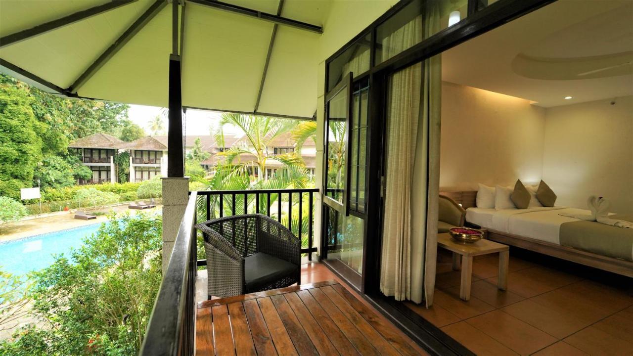 Whispering Waters Hotel Malayattur ภายนอก รูปภาพ